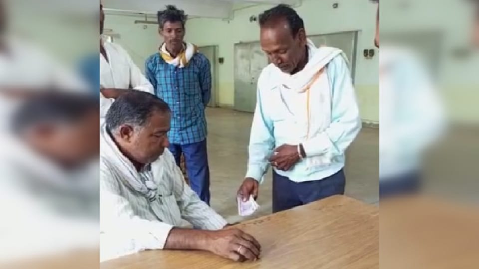 Pictures of Lekhpal taking bribe from farmer in Lalitpur s Talbehat go viral
