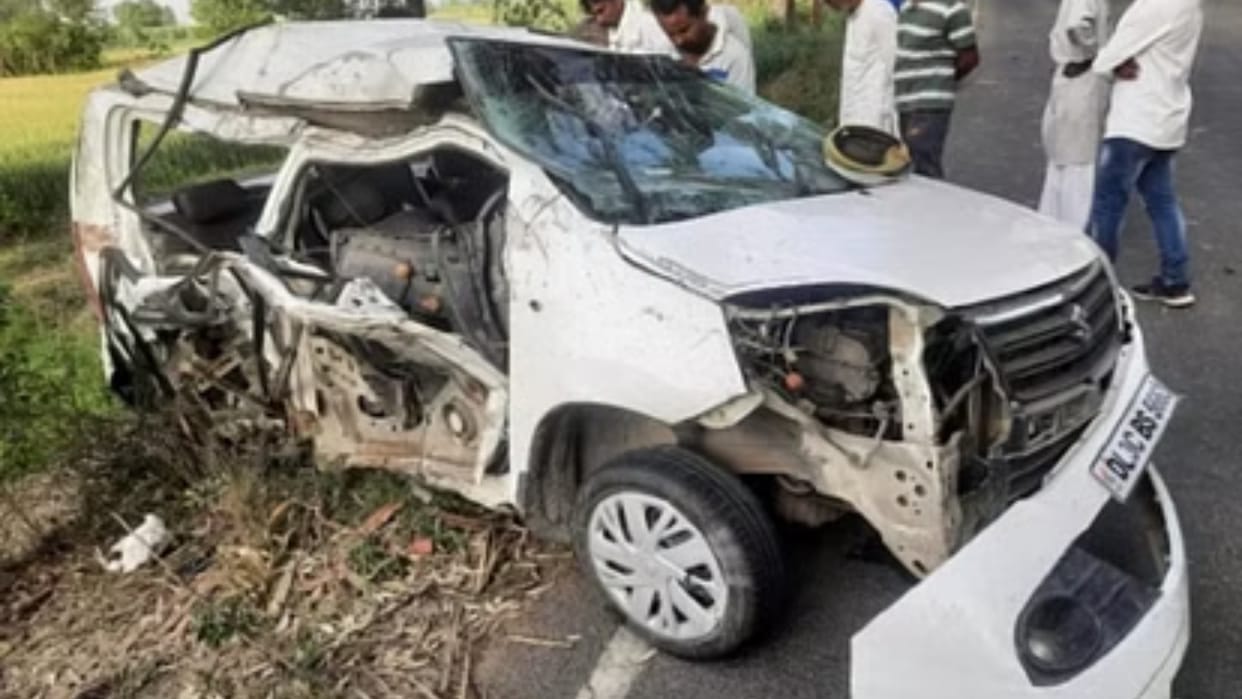 Jharkhand: Vehicle carrying passengers overturned on the way, four people died on the spot, CM expressed grief