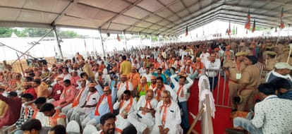 CM Yogi's shout from the stage of Azamgarh: Attack on the opposition, said- People gave pistols to the youth,