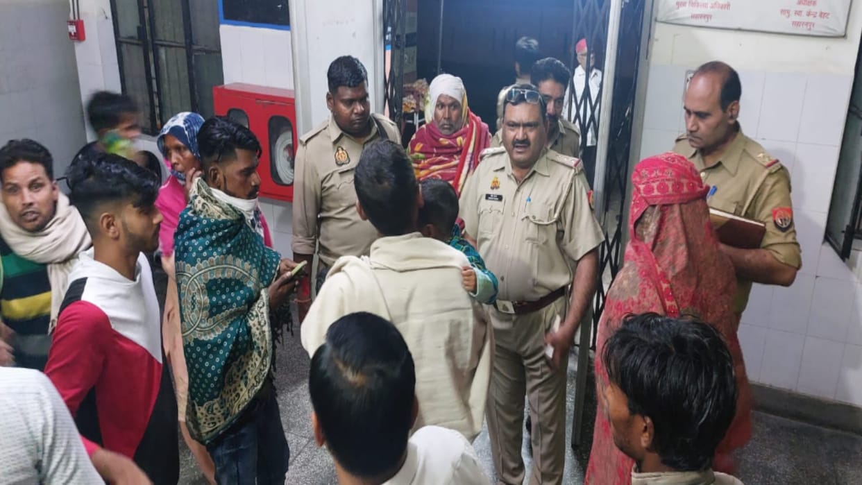 Saharanpur: Tractor trolley of devotees overturned, one killed and 30 people injured including children