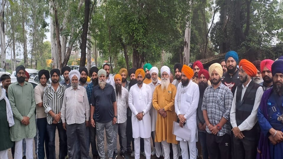 Young man in Yamunanagar made indecent remarks on social media, angry Sikh community surrounded police station