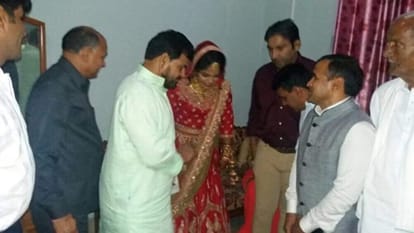 Wrestlers Protest Sakshi Malik Breaks silence on wedding picture with WFI president BrijBhushan Sharan Singh