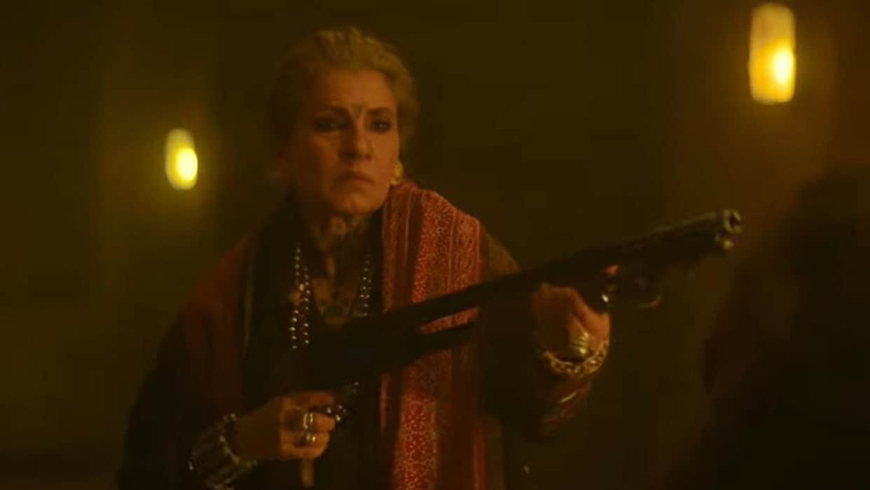 dimple kapadia enjoyed action scenes in saas bahu aur flemingo series stream on amazon prime