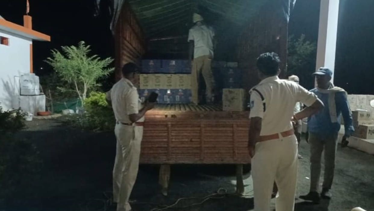 MP News: Hundreds of boxes of liquor were being carried by showing bills of a few boxes, police seized