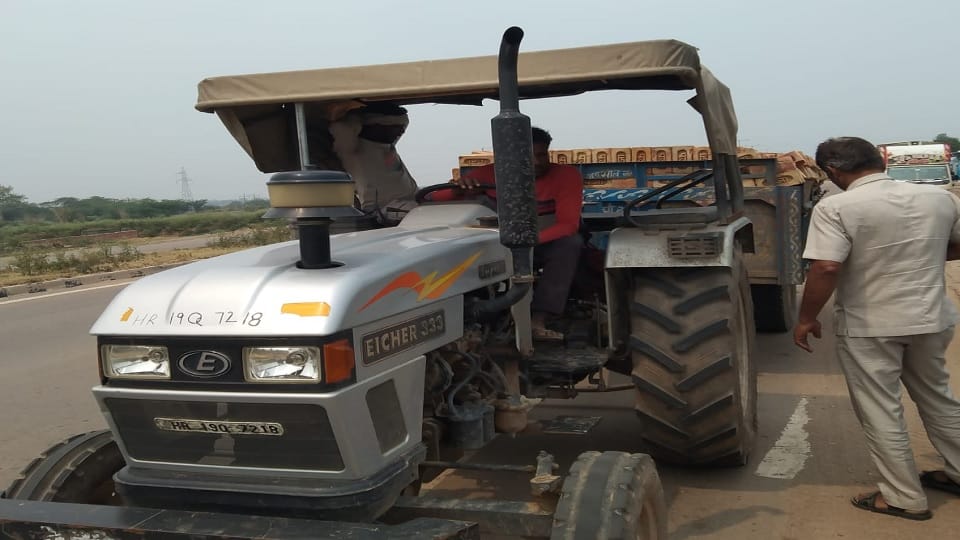 Investigation of six tractors filled with bricks in Dadri, CM Flying caught GST evasion