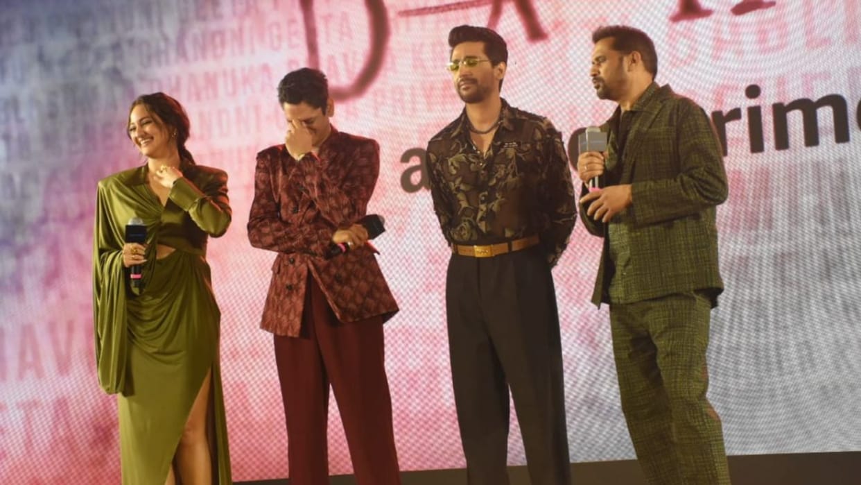 Dahaad Trailer Event Vijay Varma Reaction after Sonakshi Sinha Gulshan Devaiah Tease him about Tamannaah
