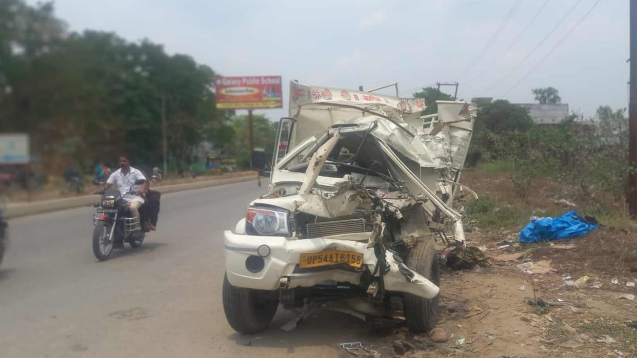 three people killed and many injured in road accident deoria