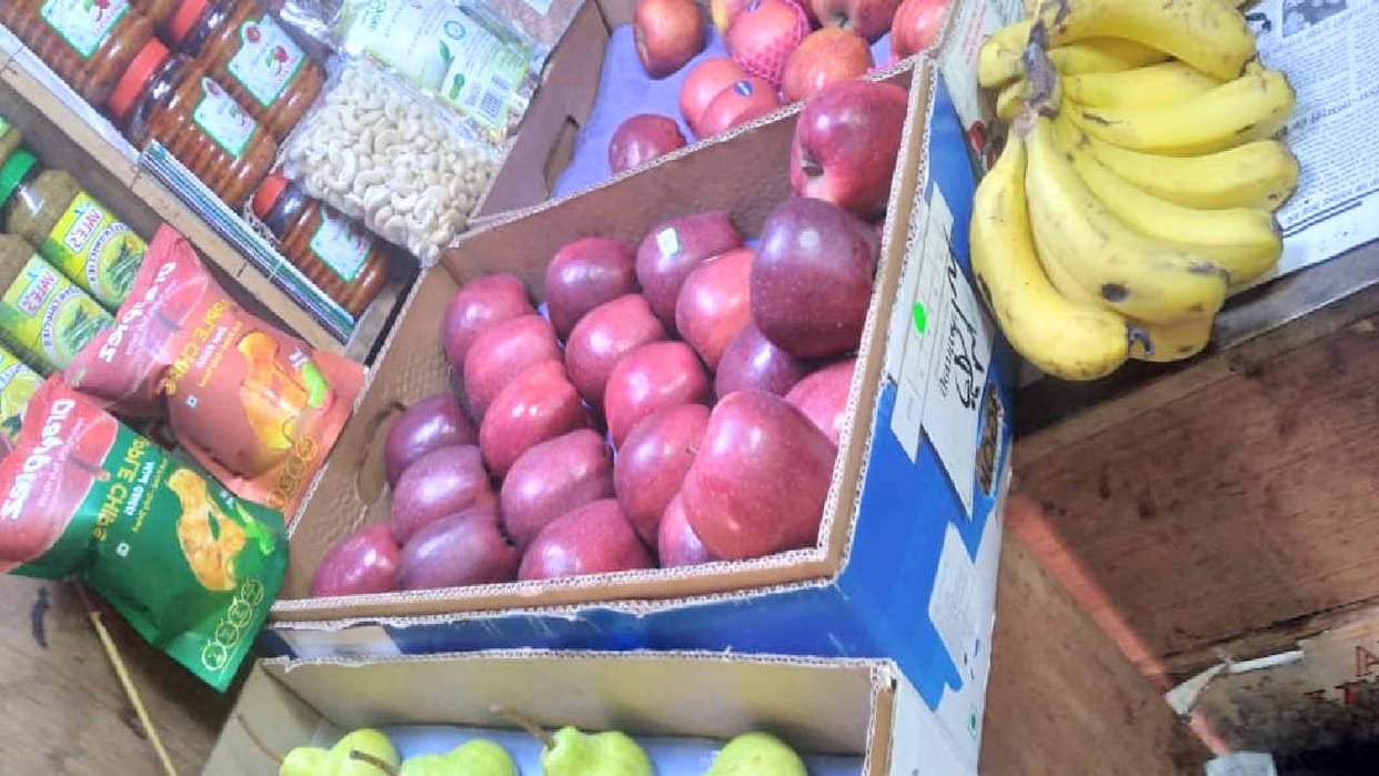 Govt bans apple imports if its price is less than Rs 50 per Kg Latest News Update