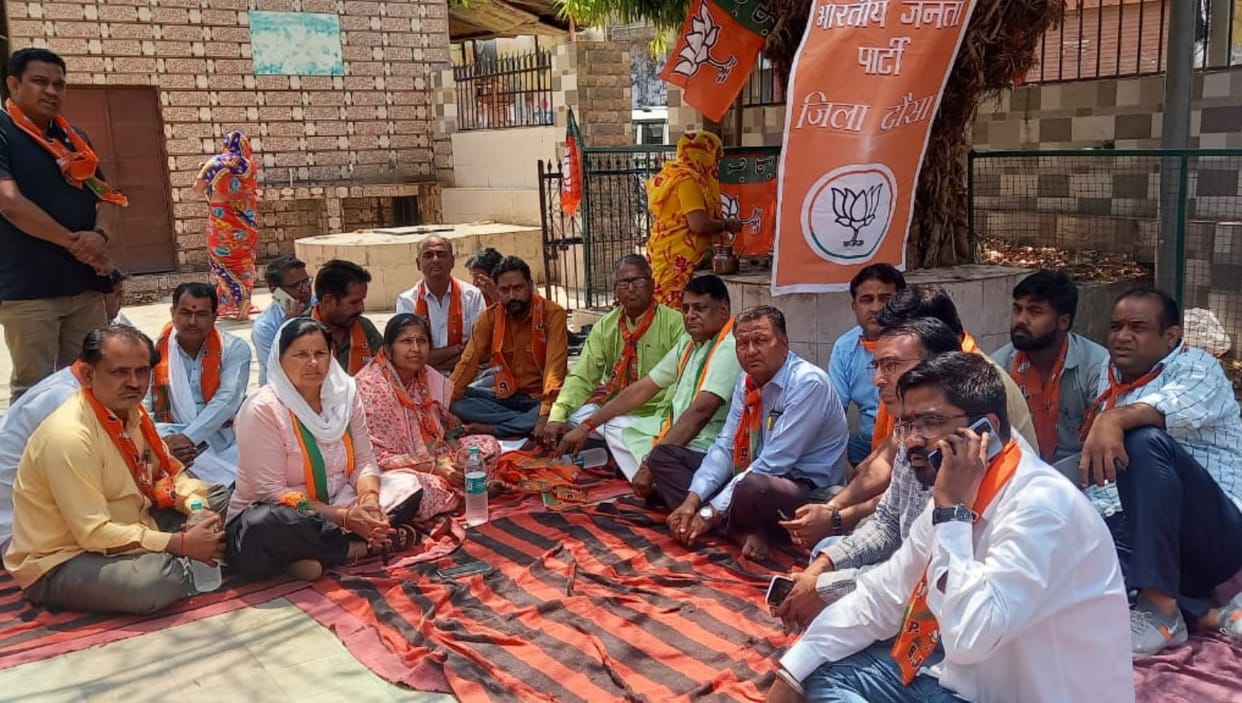 Video played against PM Modi in mehangai raahat shivir in Dausa BJP workers protested and demand for action