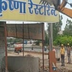 कार्रवाई करते हुए टीम।