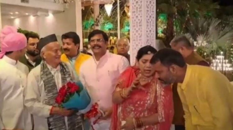 Uttarakhand:शाही अंदाज में हुई बाहुबली आनंद मोहन के बेटे की शादी, दिग्गजों  की मौजूदगी बनी चर्चा, तस्वीरें - Bihar Bahubali Anand Mohan Son Chetan Anand  Got Married In Royal ...