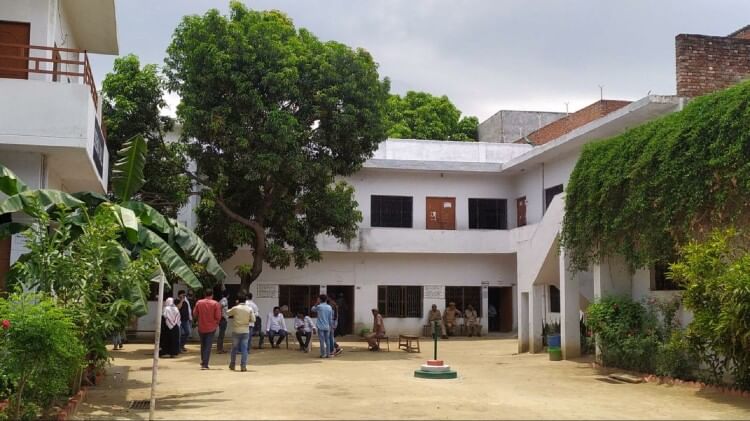 Prayagraj Nikay Chunav 2023 Bjp Bags Absent From Atiq’s Area Voting Rate Slow in Prayagraj Civic Polls