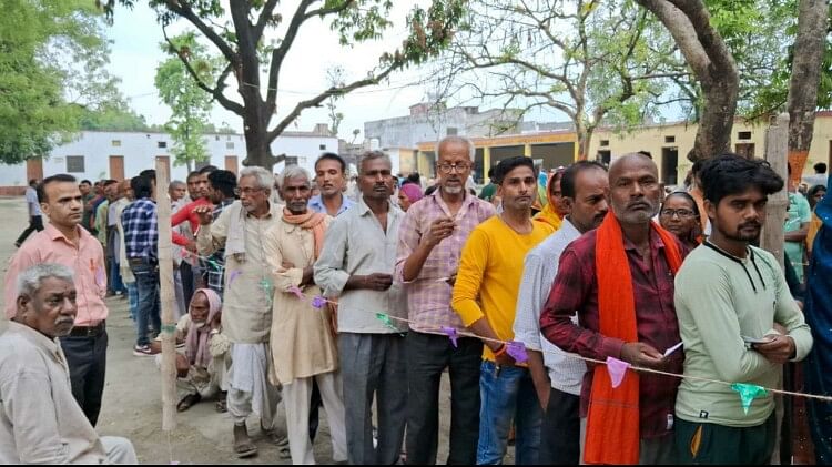 Up Nikay Chunav 2023कुशीनगर जिले में निकाय चुनाव का मतदान जारी तस्वीरों में देखें पूरा हाल 