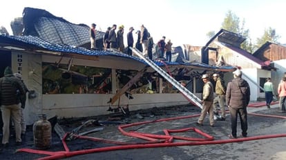 Ramban: रामबन में देर रात होटल में भड़की आग, दो की मौत, पांच घायल ramban fire incident news: 2 people killed 5 injured in fire incident in Hotel in Ramban