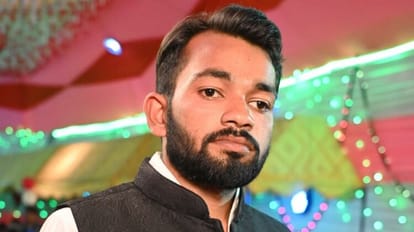 Bihar News : राज्यरानी से गिरा या धकेले जाने से बीकॉम छात्र की हुई मौत, लाश के पास नहीं मिला मोबाइल-पर्स Bihar News: Suspicious death of B.Com student in Rajyarani train, police engaged in investigation, Begusarai