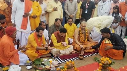 MP News: विश्व की सबसे बड़ी भगवान परशुराम की प्रतिमा कटनी में बनेगी, अयोध्या जैसा राम मंदिर भी बनेगा World largest statue of Lord Parshuram will be built in Katni, Ram temple like Ayodhya will also be built