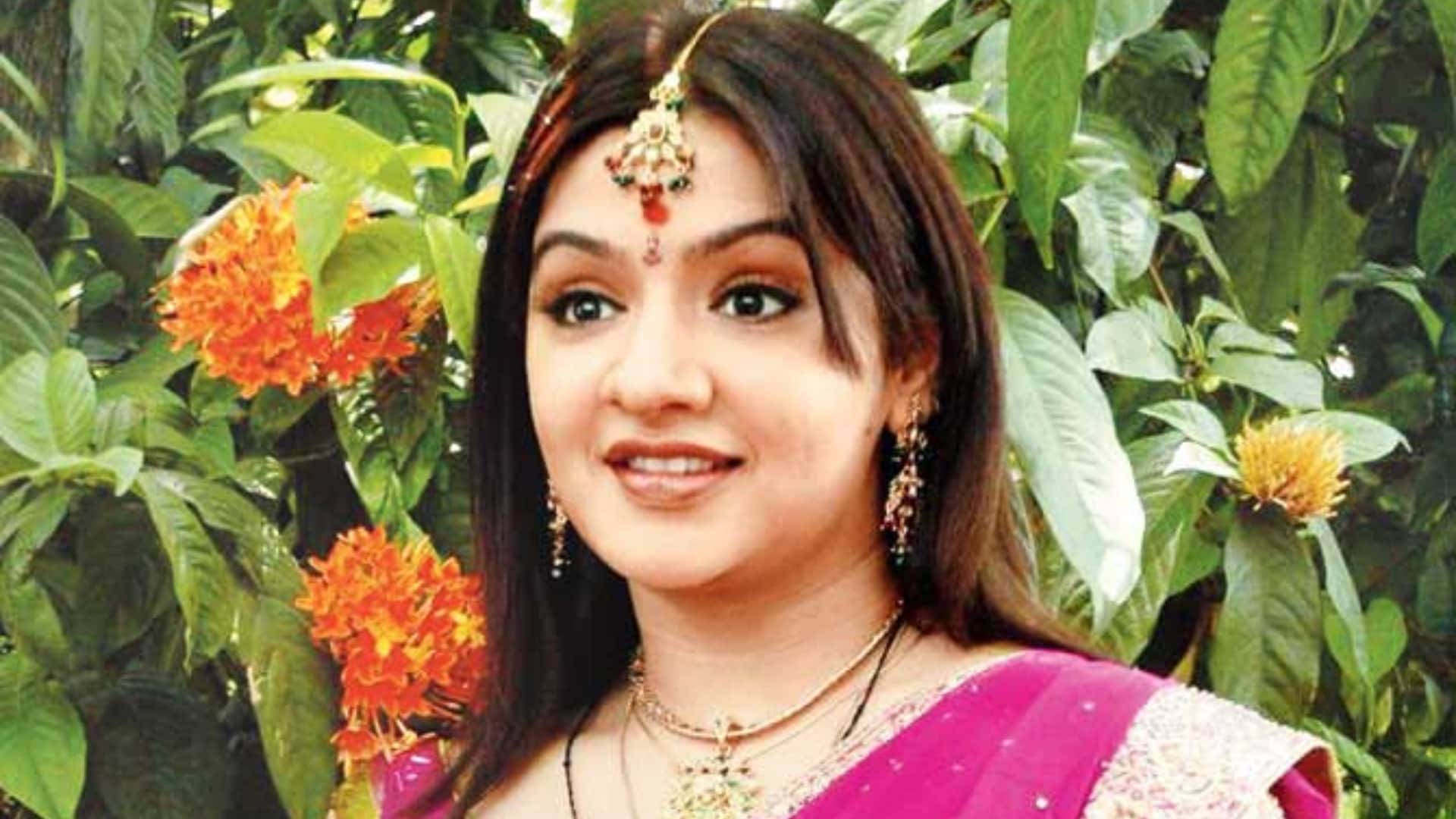 Bollywood Actresses Who Died at Young Age Aarthi Agarwal Divya Bharti Jiah Khan Smita Patil Pratyusha Banerjee