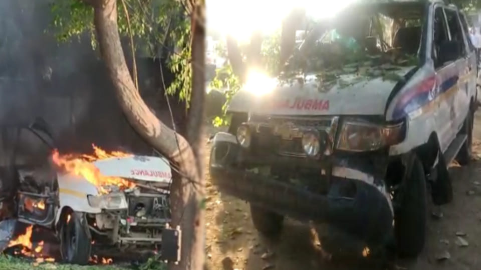 Ambulance caught fire with loud explosion in Agra driver died in this accident