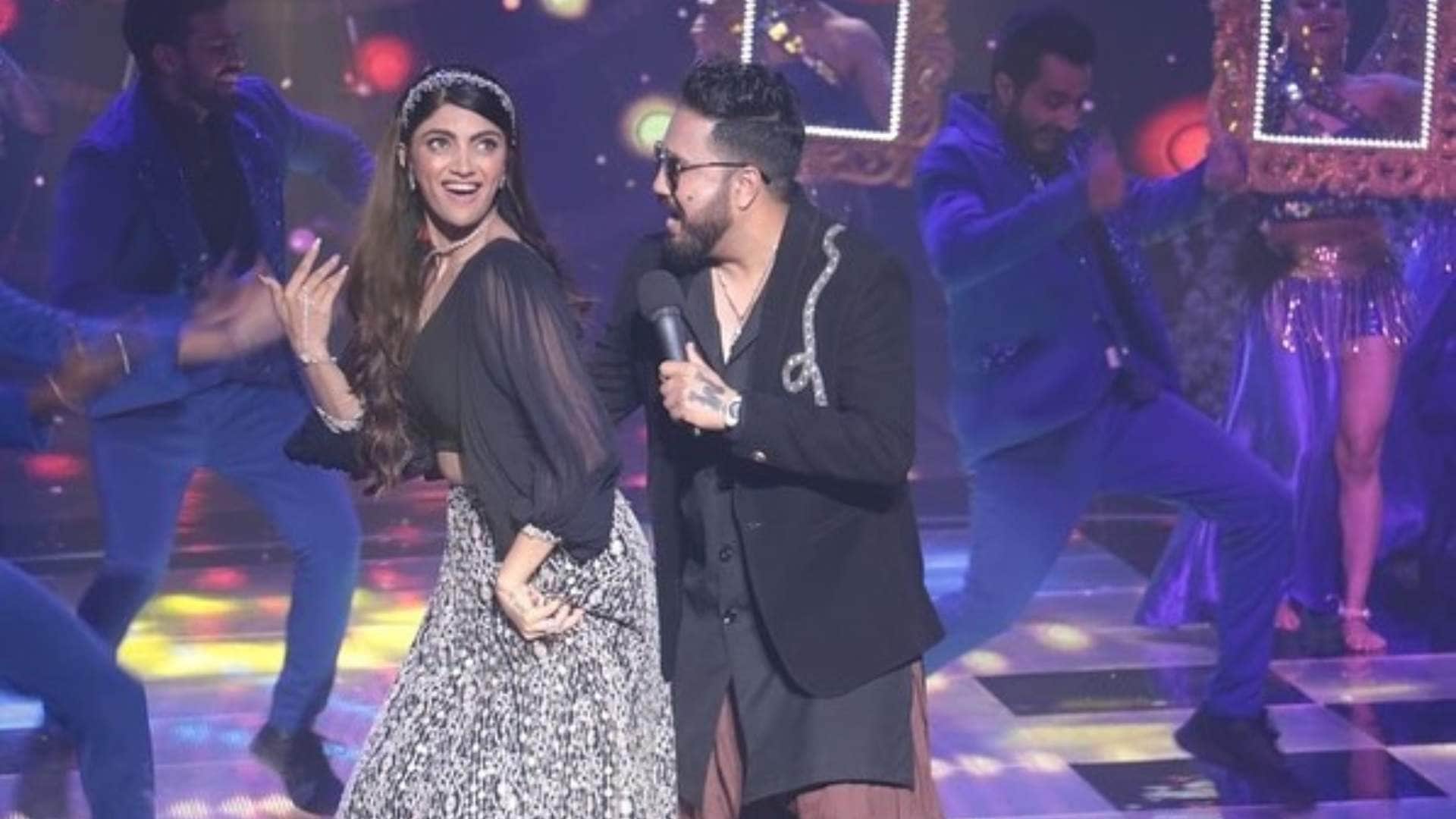 Akanksha Puri breaks silence on marriage with Punjabi singer mika singh know her statement