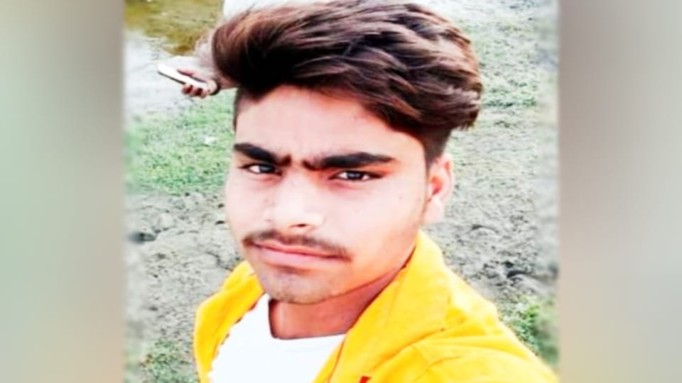 youth riding bike was killed in road accident while condition of three is critical In Firozabad