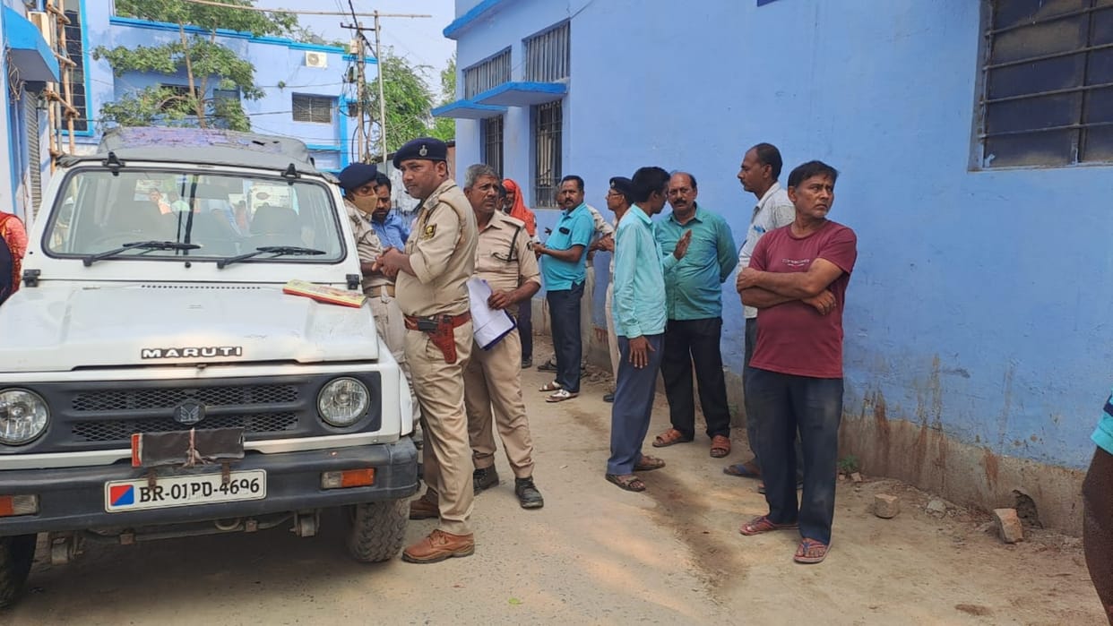 Bihar News Bike collided with policeman checking a vehicle in Vaishali died