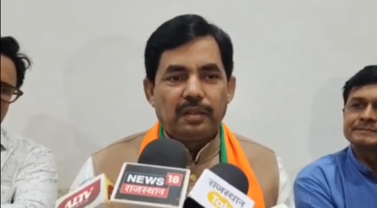Politics: bjp spokesman Shahnawaz hussain said- Sonia gandhi-rahul-priyaka creating fight between gehlot-pilot