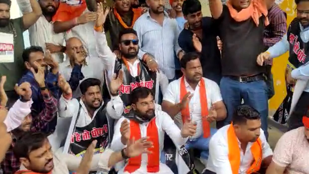 FIR against 40 BJYM workers for creating ruckus in Bilaspur employment office