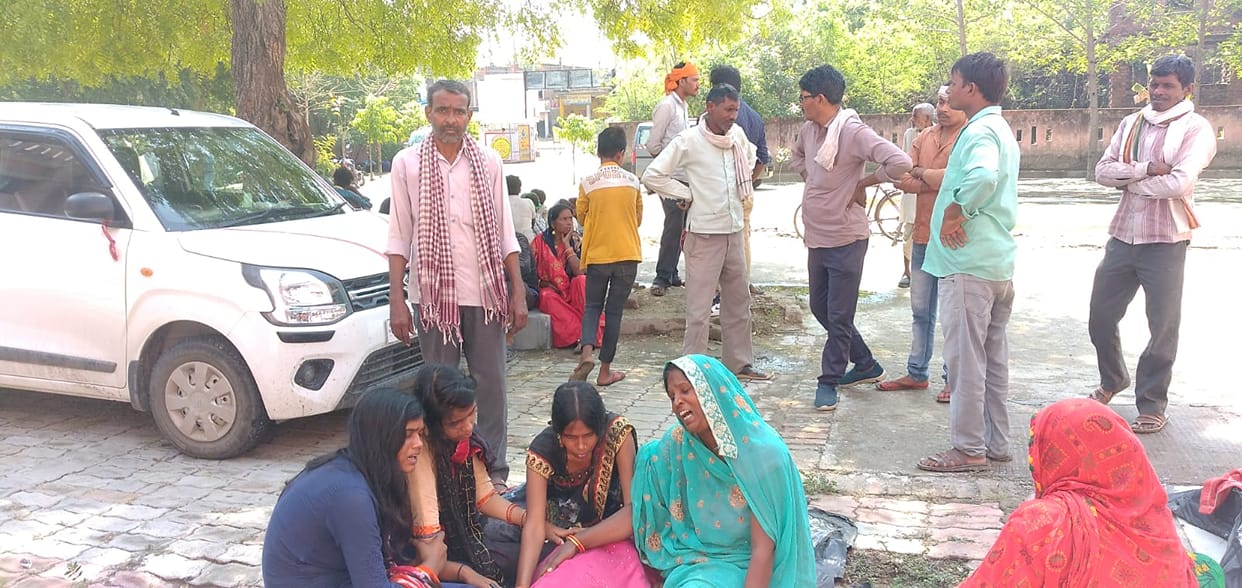 Ghatampur Road Accident, Loader overturned uncontrolled, two died and nine injured, three referred to district