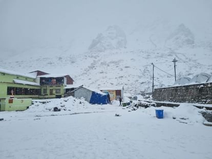 Kedarnath Dham: Severe cold stopped pace of construction work 150 labourers returned