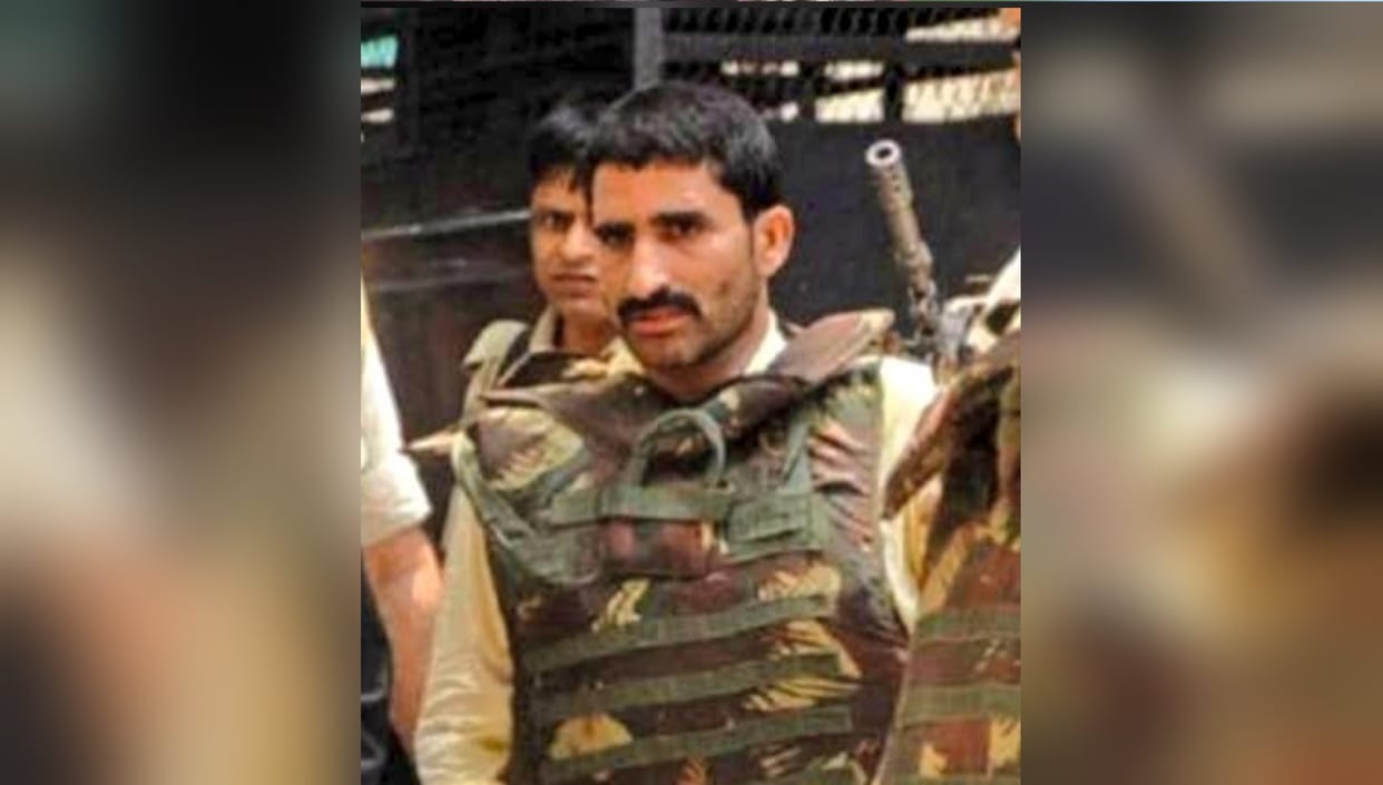 Anil Dujana Encounter, Inspector-constable used to work for gangster Anil Dujana