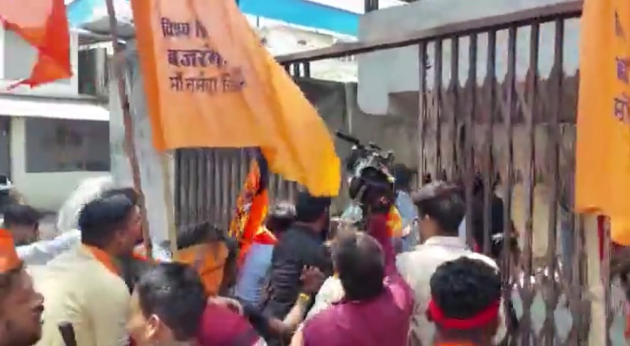 Karnataka: Congress again gave the issue of Hindutva to BJP, from 'Bajrang Bali' and 'snake'