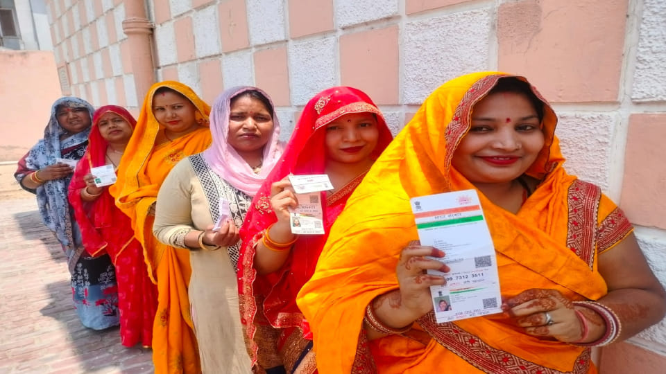 Municipal elections in Mathura concluded with peaceful polling in fifteen nikay
