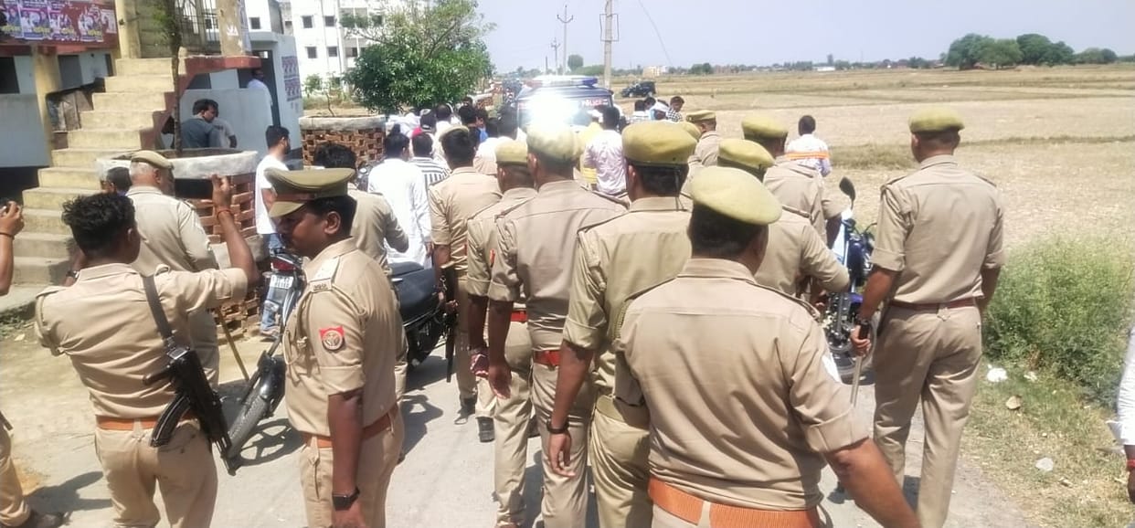 Nikay Chunav: Fake voting in Chandauli, police detained five women and four youths
