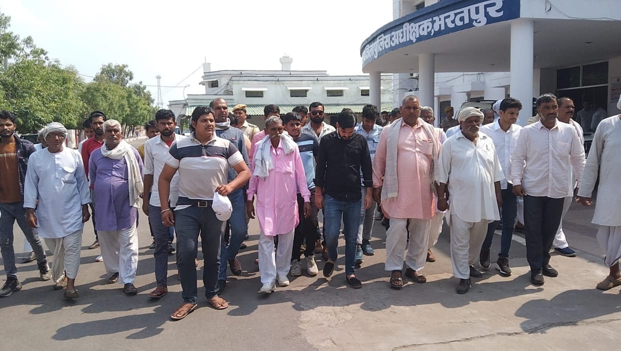 Family members of BJP leader Kripal created ruckus in SP office in Bharatpur said accused trying to threaten