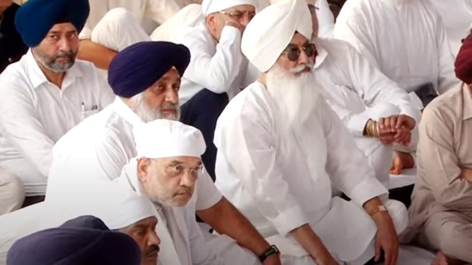 Last prayer of Punjab former cm Parkash Singh Badal held in village Badal of Muktsar