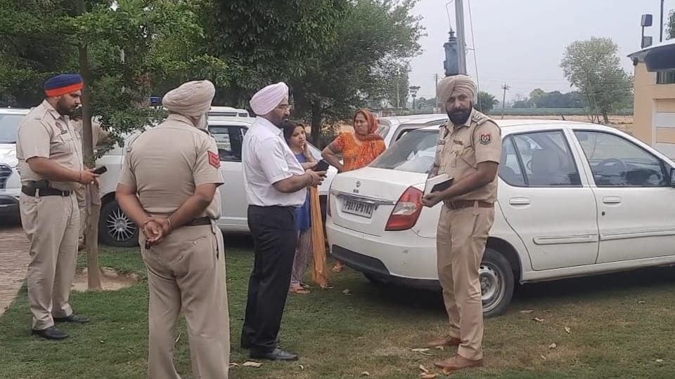 Case of loot cash and jewelry at gunpoint from goldsmith in kapurthala