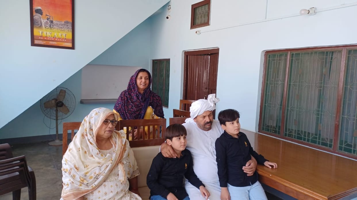 Muzaffarnagar Nikay Chunav:Bhakiyu president Naresh Tikait did not vote in Sisauli along with family
