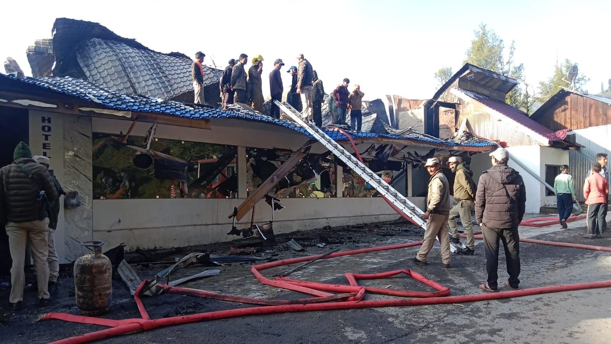 ramban fire incident news: 2 people killed 5 injured in fire incident in Hotel in Ramban