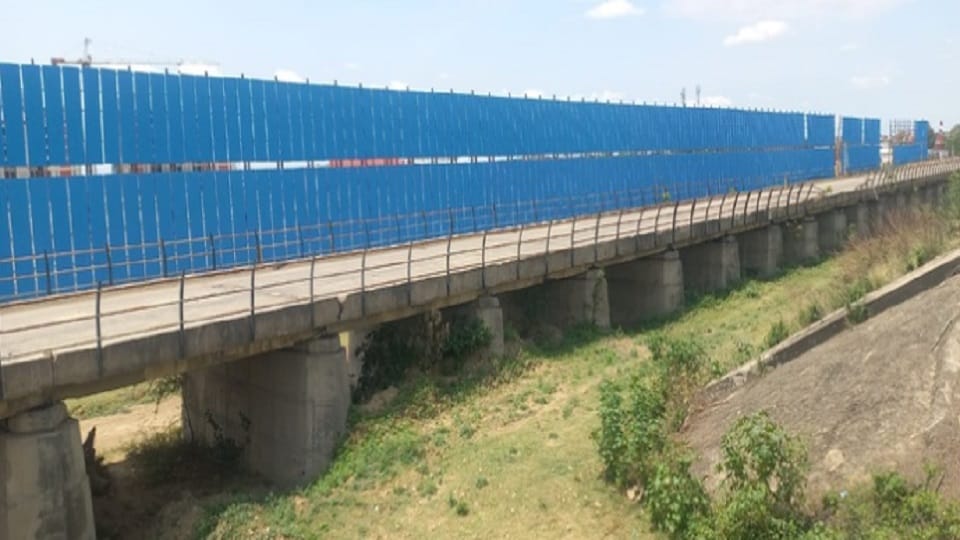 Jammu-Kashmir: bridge seen guide film will now remain memories, breaking down highway