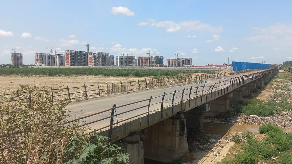 Jammu-Kashmir: bridge seen guide film will now remain memories, breaking down highway