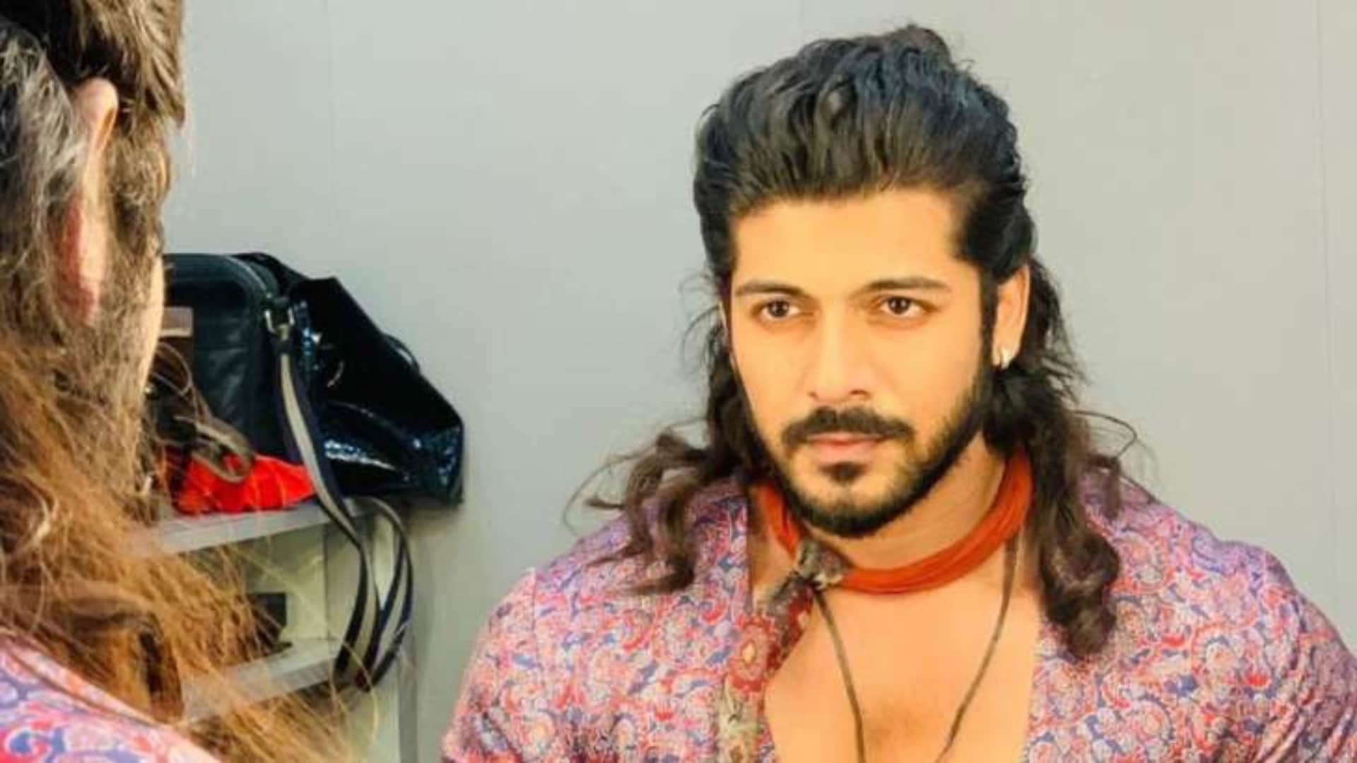 Sheezan Khan Post on Tunisha Sharma Death Anniversary Chand Jalne Laga actor Cryptic Note viral social media