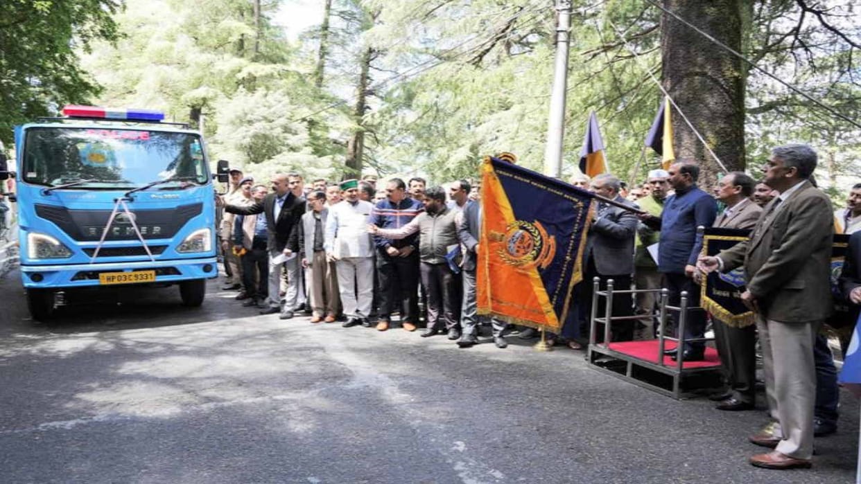 CM Sukhu flagged off four rescue vehicles, unveiled SDRF's new flag, logo and uniform