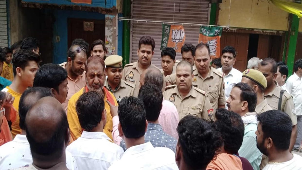 BJP and Subhaspa candidate husbands fight in nikay chunav Deoria