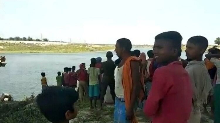 Bihar News: बेगूसराय के गंडक नदी में स्नान करने गए पांच युवकों की डूबने से मौत, एक मिला चार की तलाश जारी
