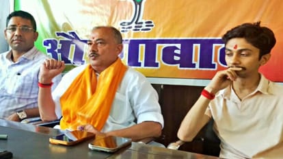 Bihar News: चेन स्नैचिंग कर भागते अपराधियों ने BJP सांसद पर तानी पिस्टल, नौ KM पीछाकर बॉडीगार्ड ने 3 को पकड़ा Bihar News Criminals running away after chain snatching pointed pistol at BJP MP Sushil Singh
