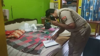 Bareilly: सोकर उठे रिटायर्ड बैंककर्मी के उड़े होश, पत्नी के बंधे थे हाथ-पैर और बेटा भी था पास, मामला जान हैरान Robbery at retired bank employee s house in Prem Nagar Bareilly