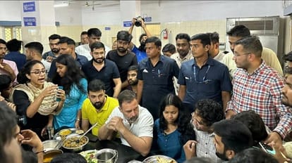 delhi university sent notice to rahul gandhi for visiting PG men hostel without prior permission