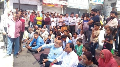 Kathua: People protest on opening of liquor shop in city  sit in protested whole night