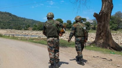 Rajouri Encounter: Thorny bushes in Kesari Hill, big stones made shield of terrorists