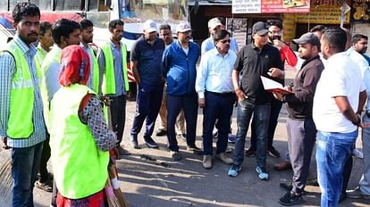 Ujjain Corporation Commissioner says Illegal gumti and cart of bus stand-railway station should be removed